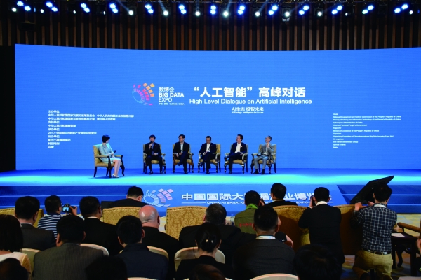 百度公司創(chuàng)始人、董事長兼首席執(zhí)行官李彥宏:人工智能負(fù)面影響完全可控