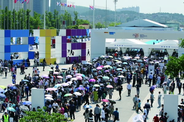 27000人 數(shù)博會(huì)首個(gè)公眾開放日人氣火爆