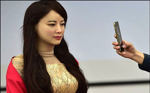 美女機(jī)器人：你會(huì)喜歡她嗎？