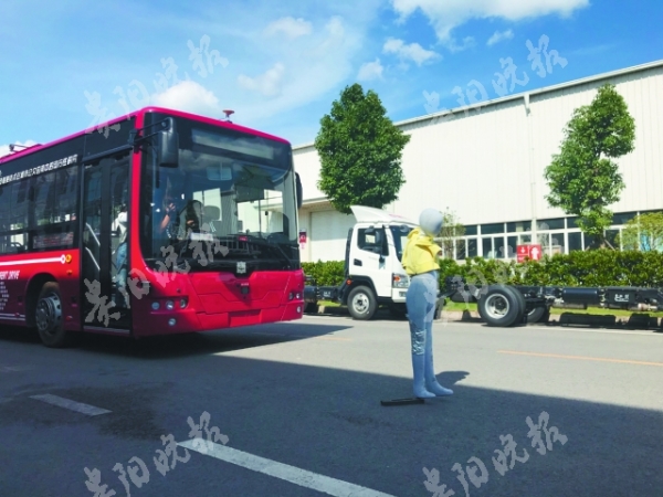智能公交車昨日亮相貴陽