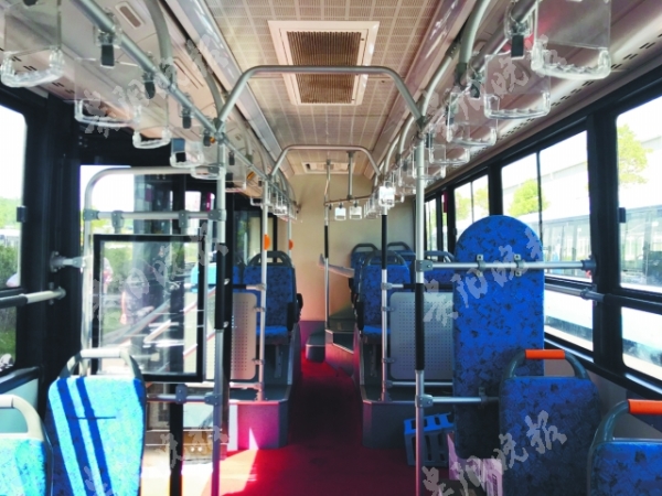 智能公交車昨日亮相貴陽