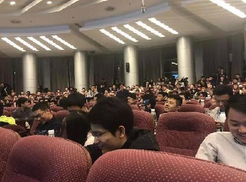 Yoshua Bengio清華最新演講：深度學(xué)習(xí)AI邁向人類水平還面臨這些挑戰(zhàn)