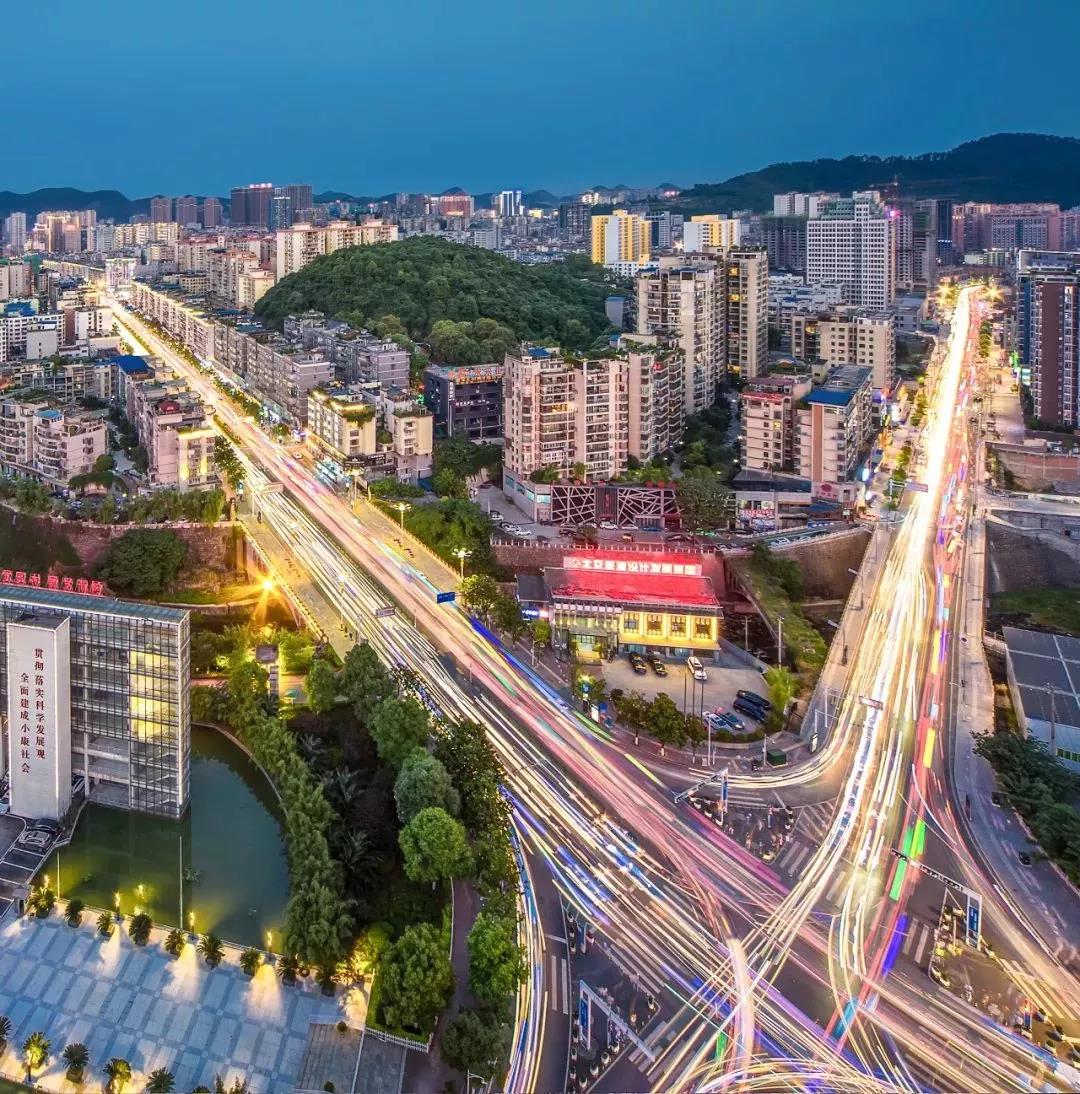 遵義市匯川區(qū)南京路，黔路之上的多彩貴州