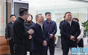 胡忠雄在貴陽大數(shù)據(jù)交易所宣講全國兩會(huì)精神并調(diào)研